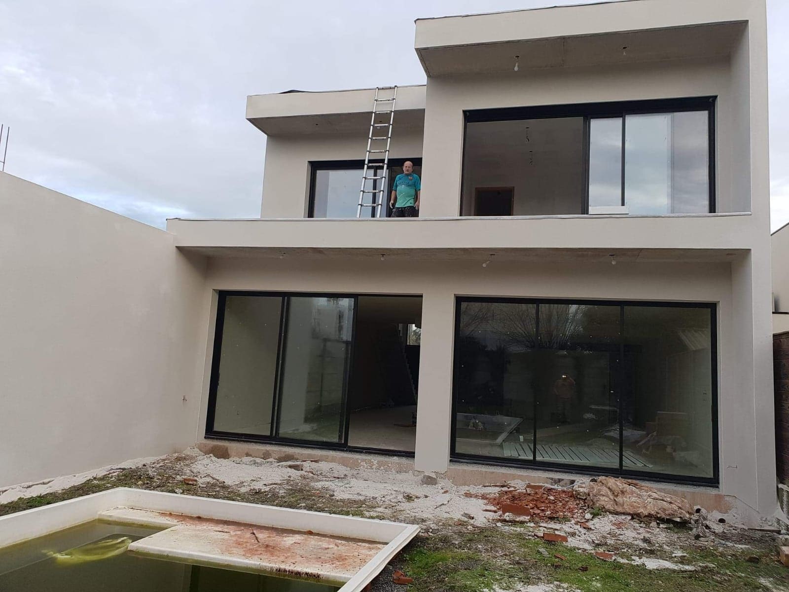 Maison moderne vue de face à Libourne après enduit