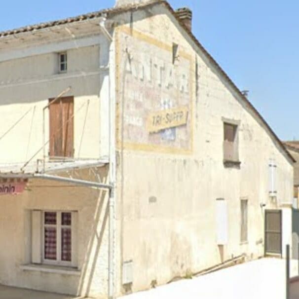 Façade en pierre à Coutras avant rénovation