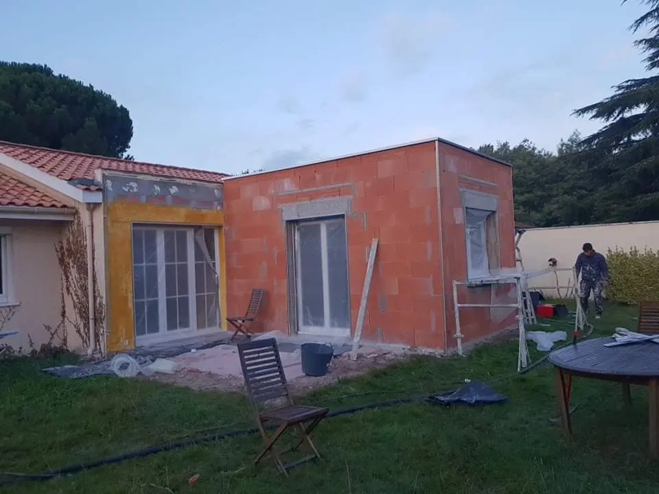 Chantier protégé avant application de l'enduit