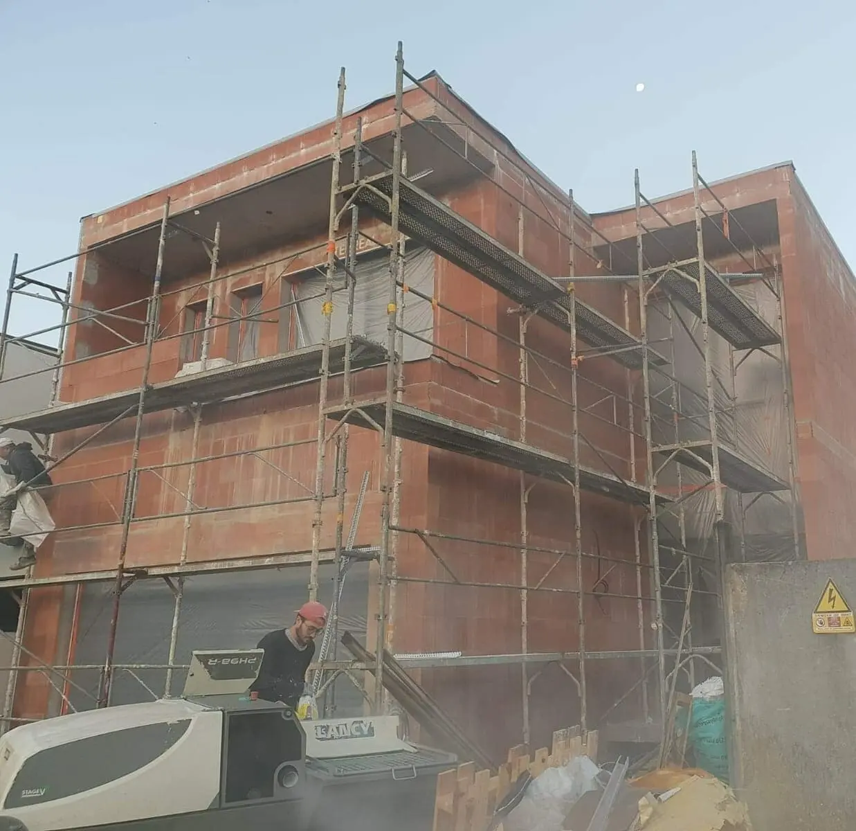 Maison moderne à Libourne avant l'application de l'enduit