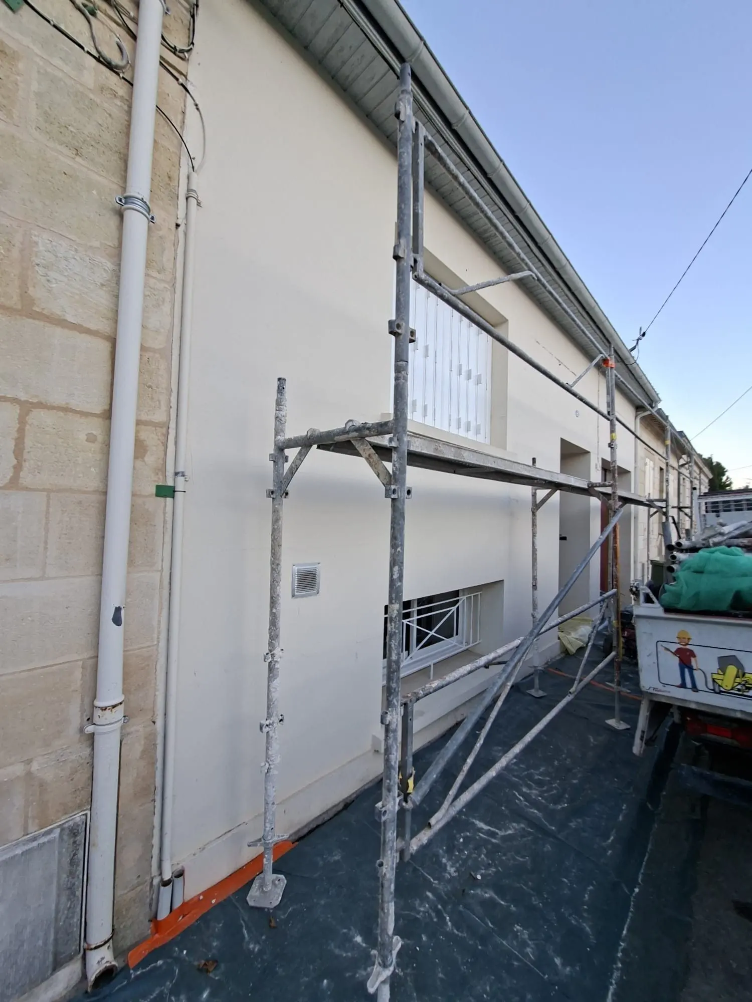 Pignon enduit après travaux sur une maison ancienne à Libourne