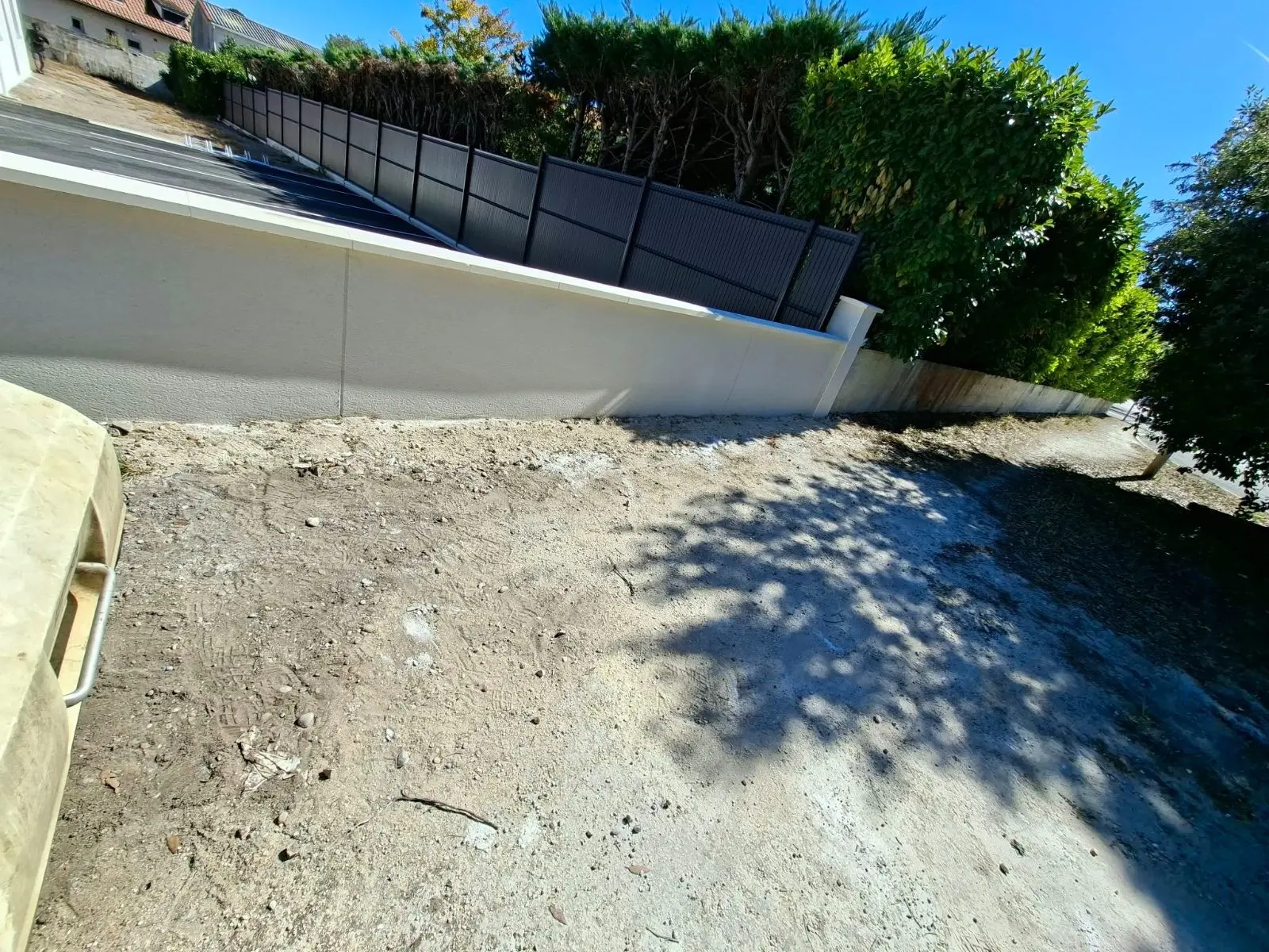 Mur de clôture enduit blanc gratté fin à Cestas