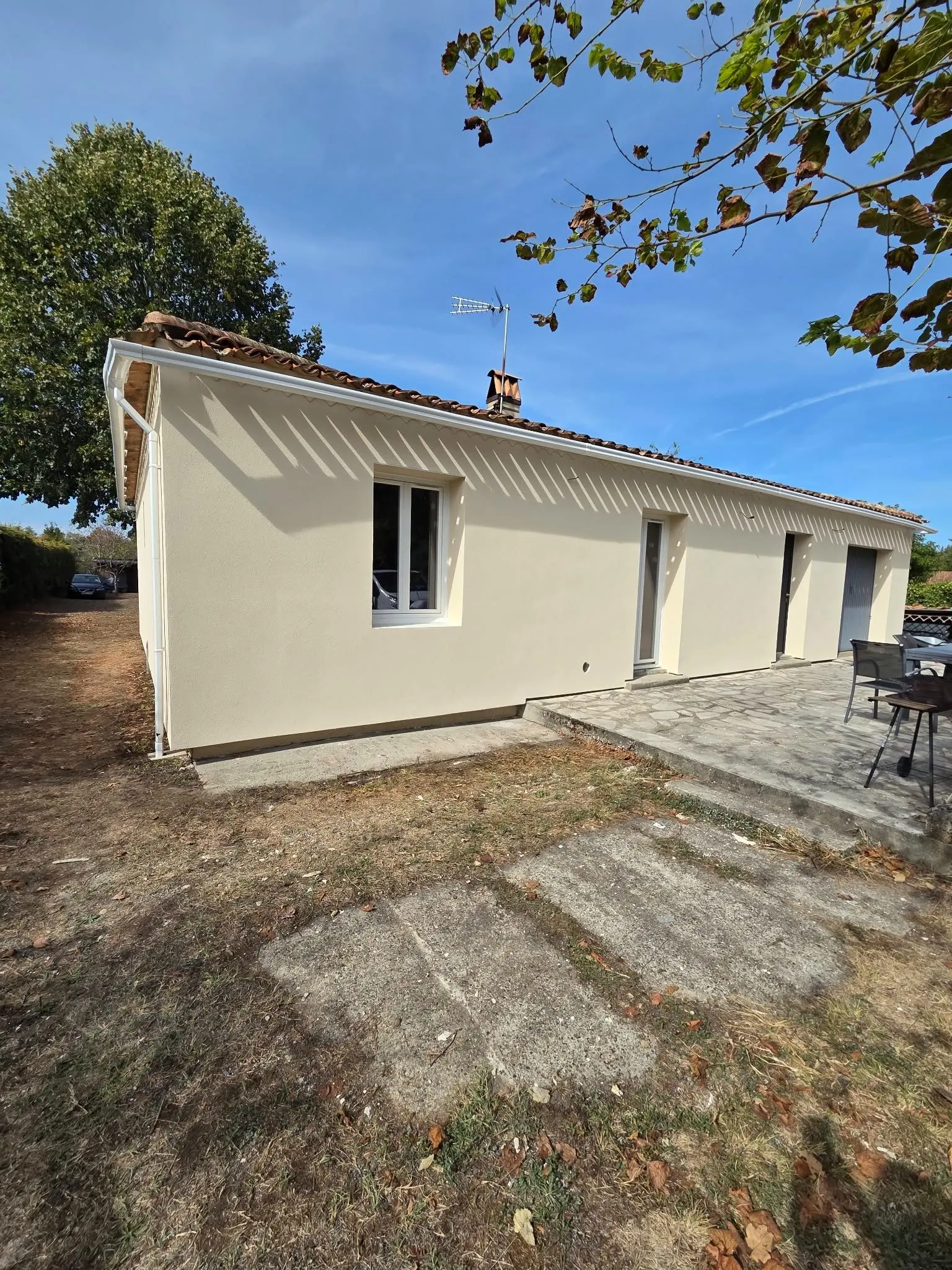 Pignon et toiture d'une maison ancienne isolée par l'extérieur à Coutras