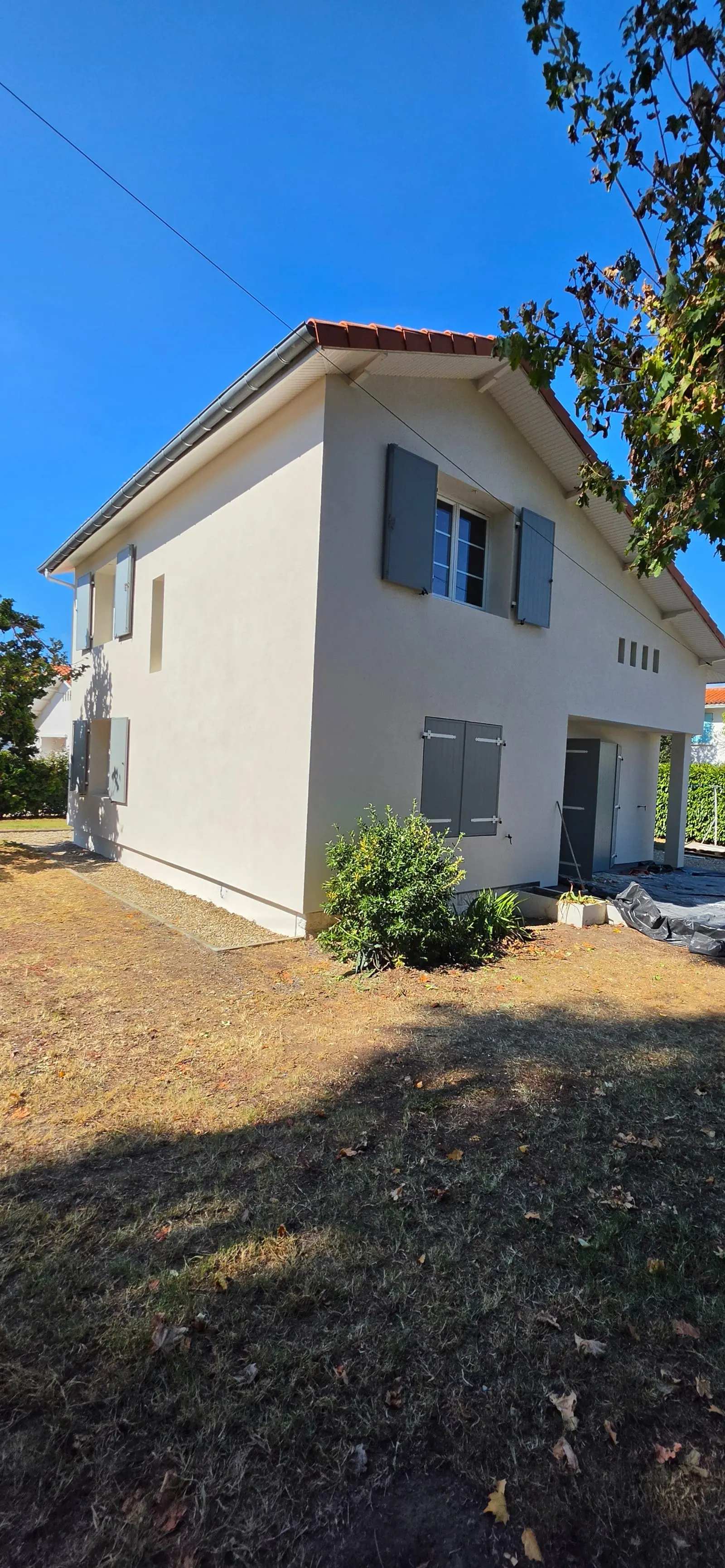 Façade d'une maison ancienne isolée par l'extérieur avec finition enduit organique à Libourne