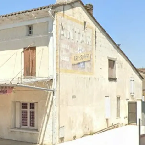 Façade en pierre à Coutras avant rénovation